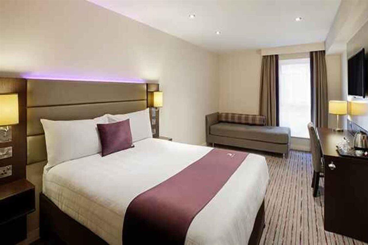 Premier Inn Premier Inn Саффрон-Уолден Экстерьер фото